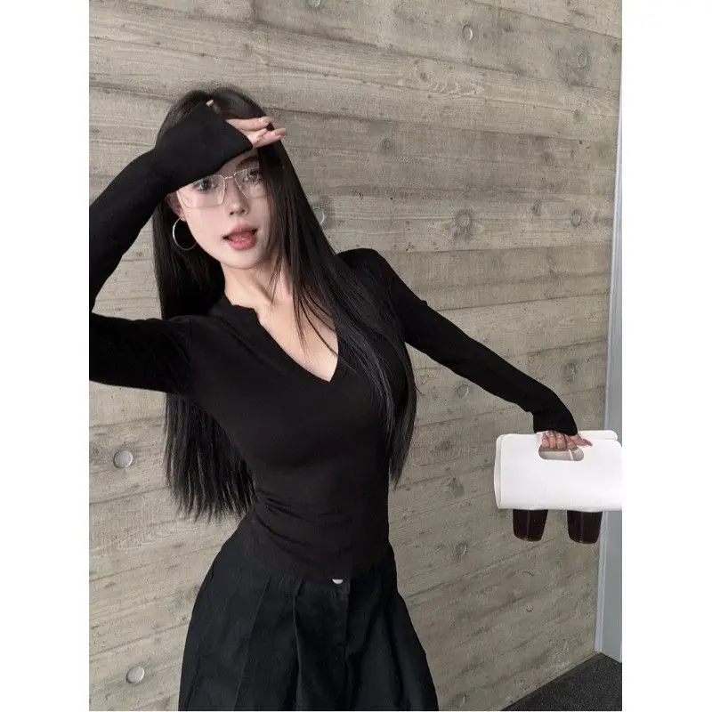 女性用Vネック長袖Tシャツ,タイトなボトムス,インナートップ,スリムフィット,モノクロ,ファッショナブルな女の子,秋