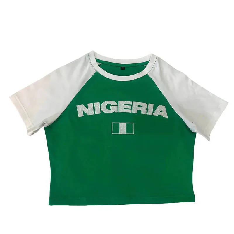 مجموعة ملابس علوية نسائية صيفية لعام 2025 تي شيرت جمالي مطرز بأحرف خضراء ملابس جميلة للشارع