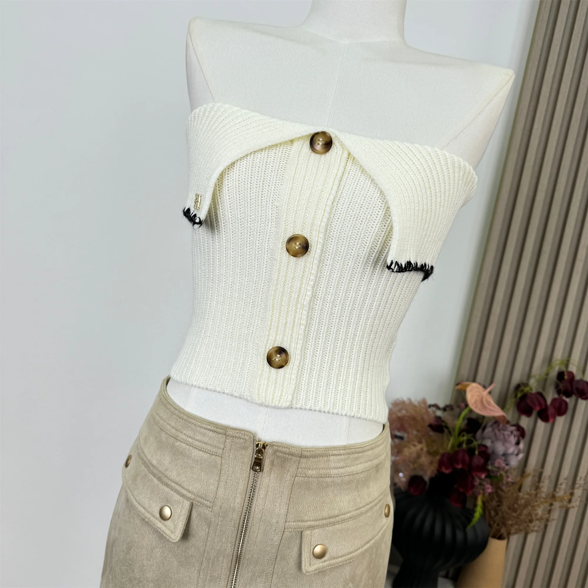 

Strapless Knitted Tank Top Slash Neck Strapless Chic Buttons Y2k Tops French Style Versatile Cropped Split Shirts Crop Top