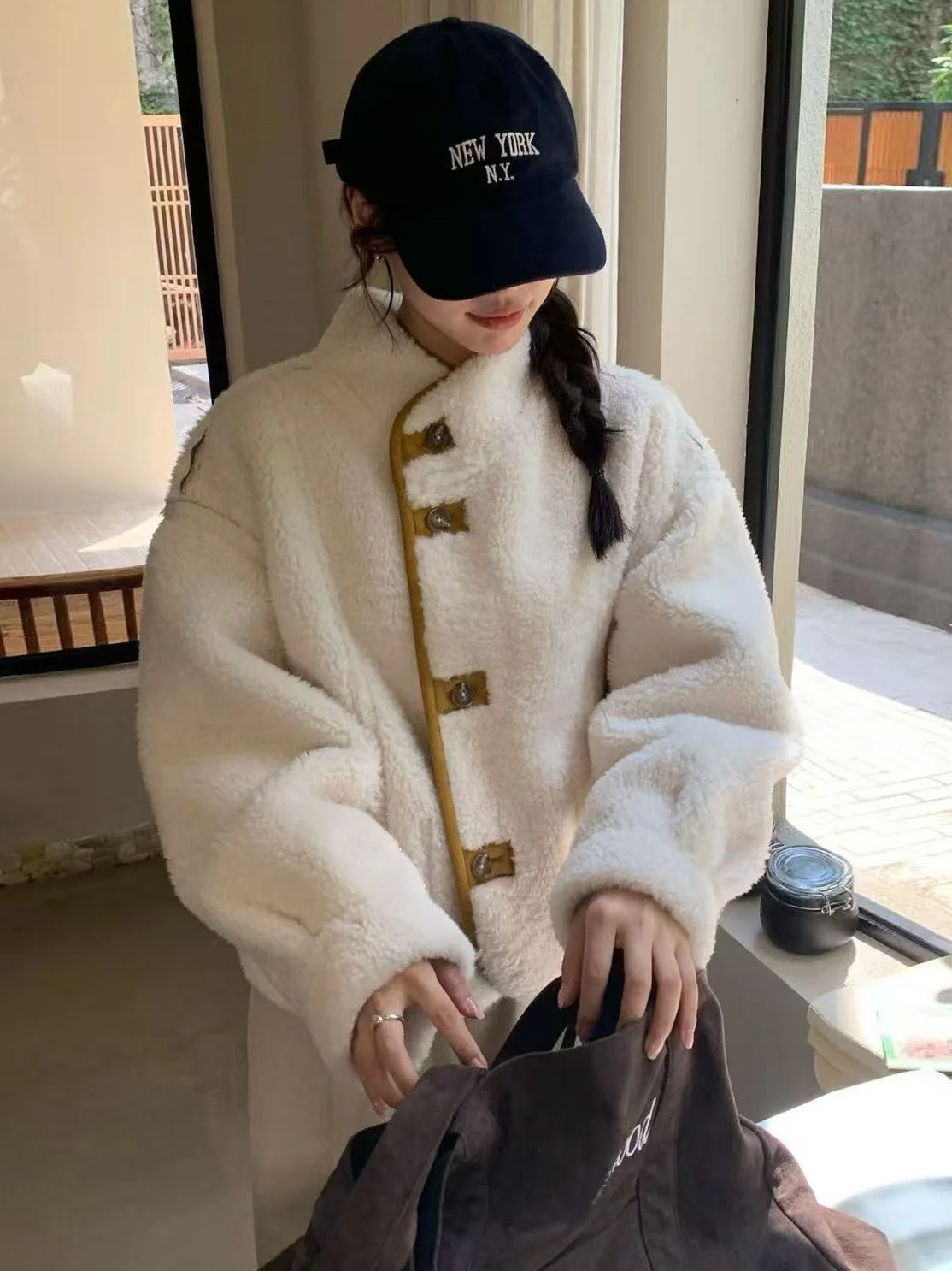 Retro koreańska kurtka damska z kołnierzem stójką, z imitacji futra i skóry, ocieplana, dwustronna, zimowa, modna.