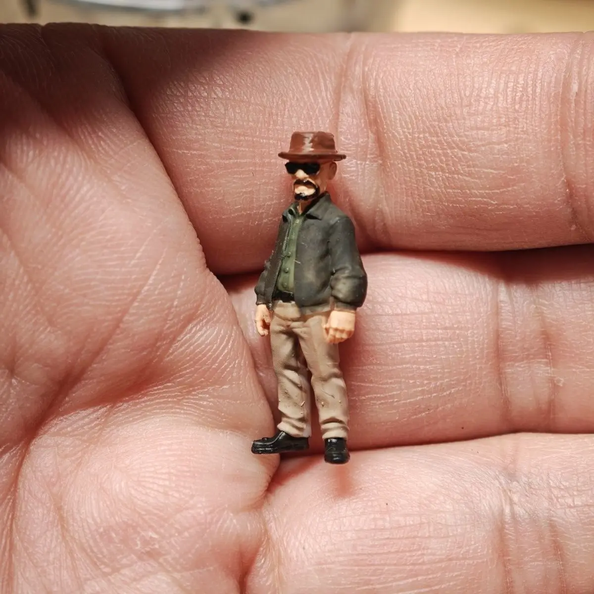 1/64 modelo de resina em miniatura garagem carro cena walter boneca branca estatuetas diorama