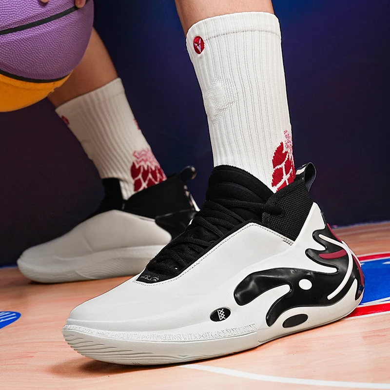 

Баскетбольные кроссовки с нескользящей мягкой подкладкой. Дышащая обувь для занятий спортом с низким верхом и звуком трения. Студенческие тренировочные соревнования.