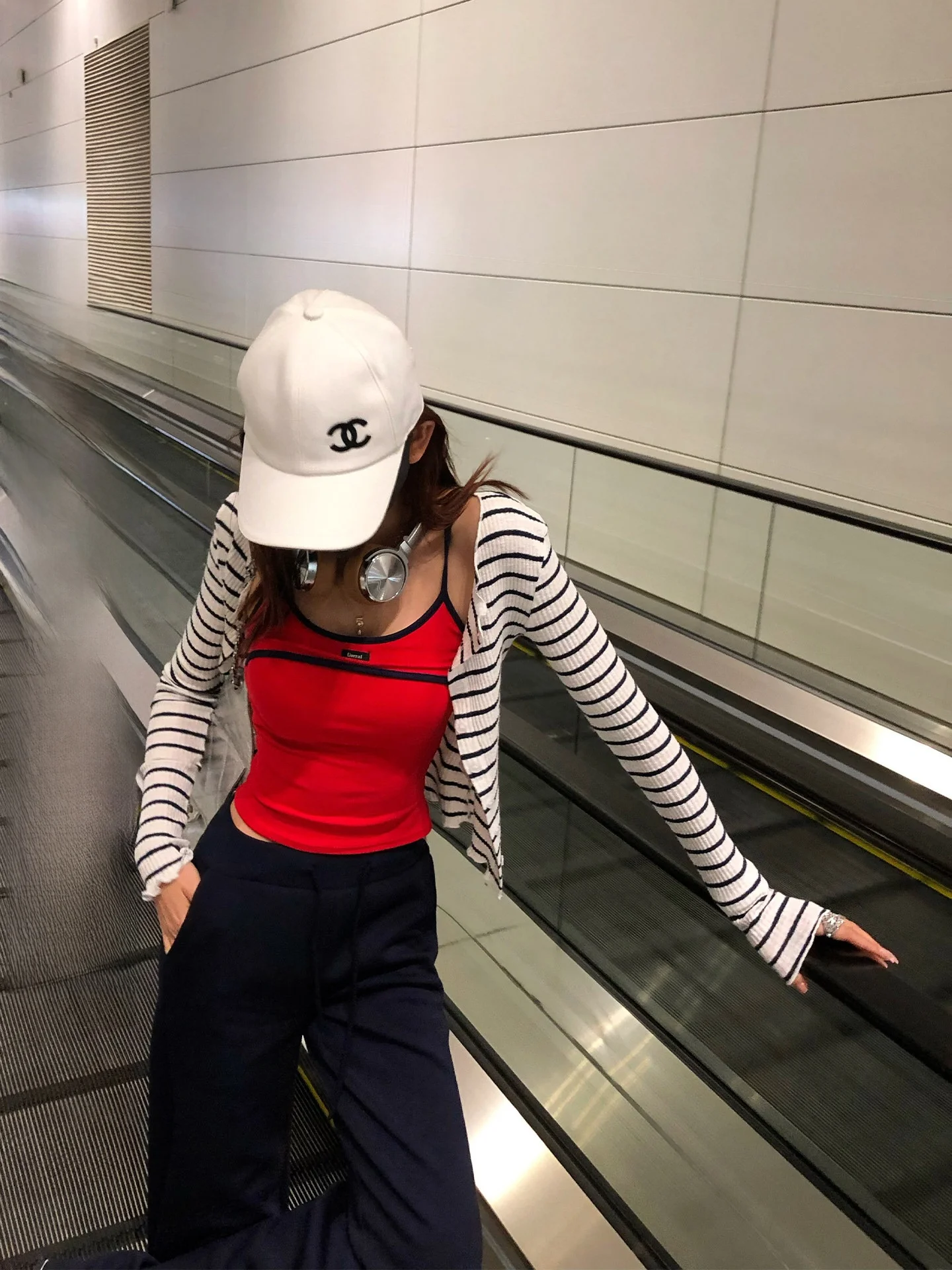 

Корейский повседневный полосатый вязаный кардиган Li Wan Jun с длинными рукавами, женский, весна-лето, новая универсальная модель, стройнящий силуэт, верхняя одежда