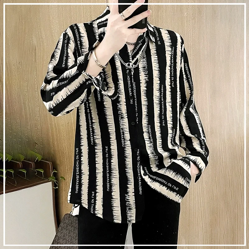 2024 New Spring and Summer Pi Shuai Casual Loose Fashion Trend Thin Flip Collar Letter Printed Stripe Long Sleeved Shirt for Men