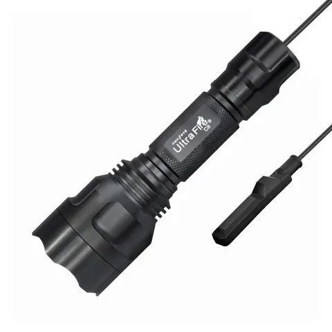 Linterna táctica UltraFire C8 de 1000 lúmenes, potente luz LED militar para exploración nocturna al aire libre con interruptor remoto de presión.