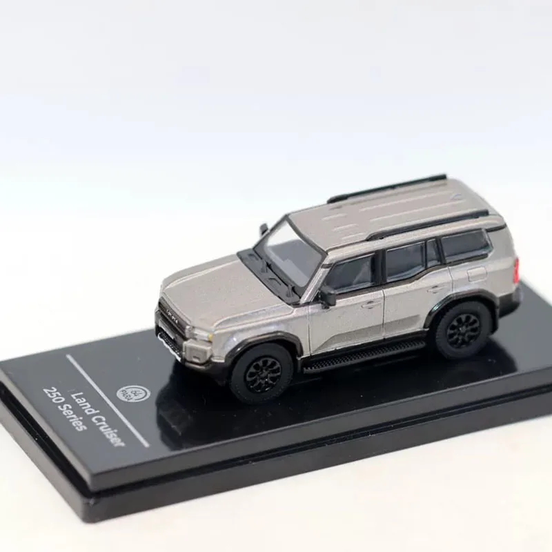 

Масштабная модель внедорожника Toyota Land Cruiser 250 Prado (1:64) из сплава, статическая коллекционная модель, украшение, праздничный подарок, игрушка, сувенир