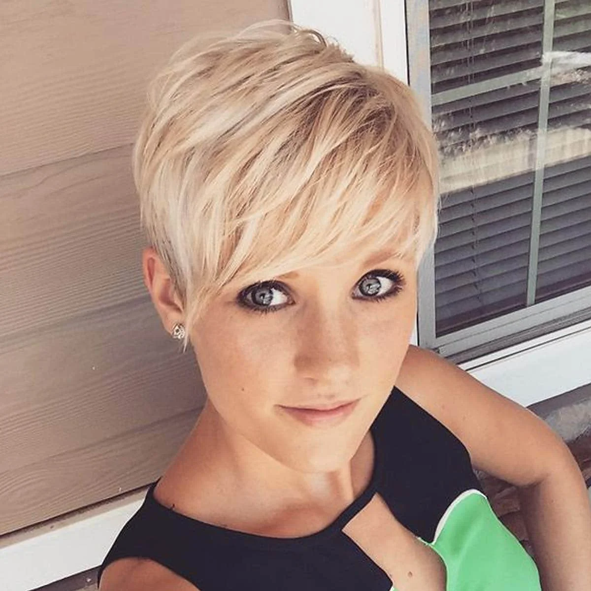 

Ash Blonde Short Pixie Cut Layered Wig with Bangs Synthetic Dark Roots Fluffy Full Replacement Hair for White Women