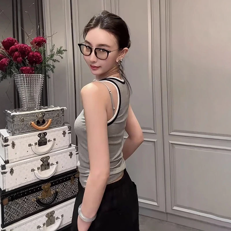 سترة نسائية قصيرة بألوان متباينة بقصة ضيقة ومتعددة الاستخدامات بدون أكمام ورقبة على شكل حرف U