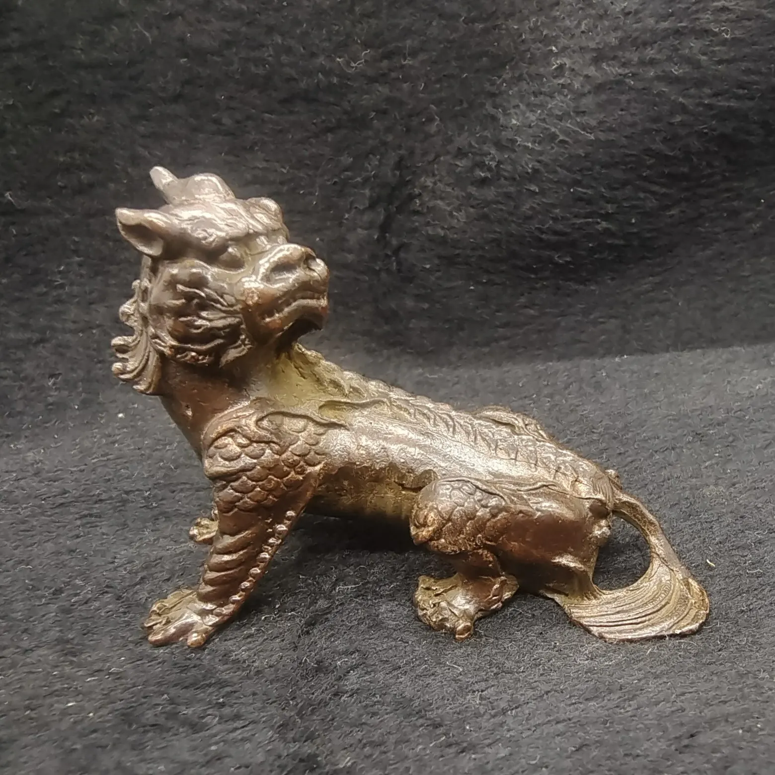 

Китайский антикварный бронзовый единорог чайный питомец статуя орнамент