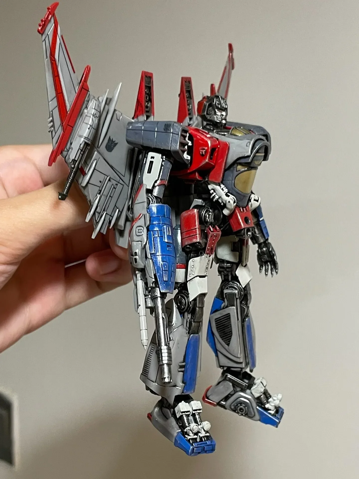 Em estoque menino trompetista kit inteligente sk08 tf6 starscream sem cola montagem móvel robô modelo figuras de ação presentes