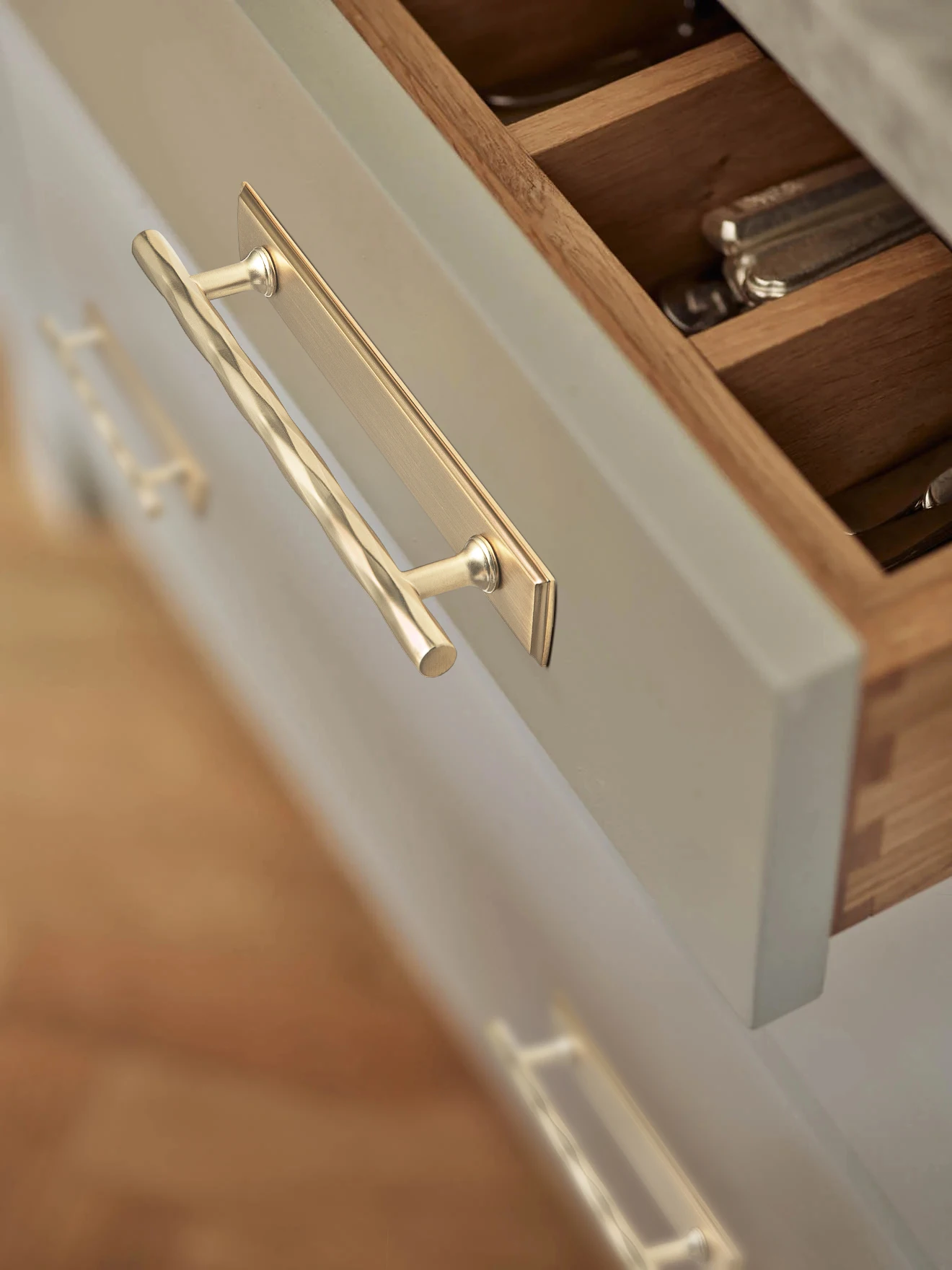 Goo-Ki アンティーク真鍮製菱形キャビネットハンドルと引 - Furniture Hardware With Backplate のレビューと価格