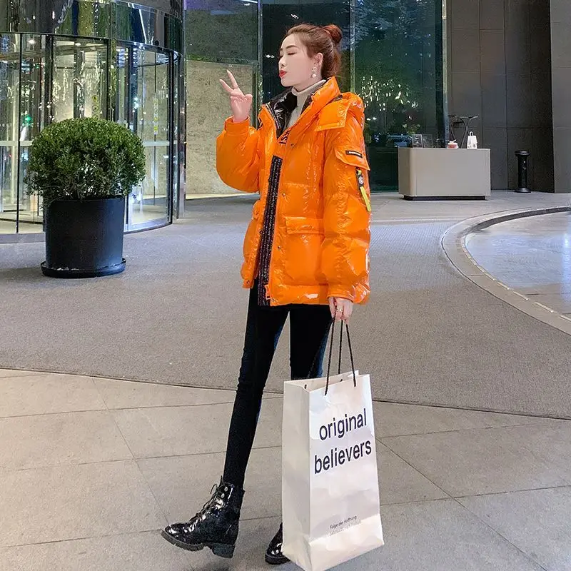 

Зимний новый популярный несмываемый пуховик из хлопка, ветрозащитный, водонепроницаемый, утолщенный, теплый, с капюшоном, корейская версия, пуховик для девочек, глянцевая отделка