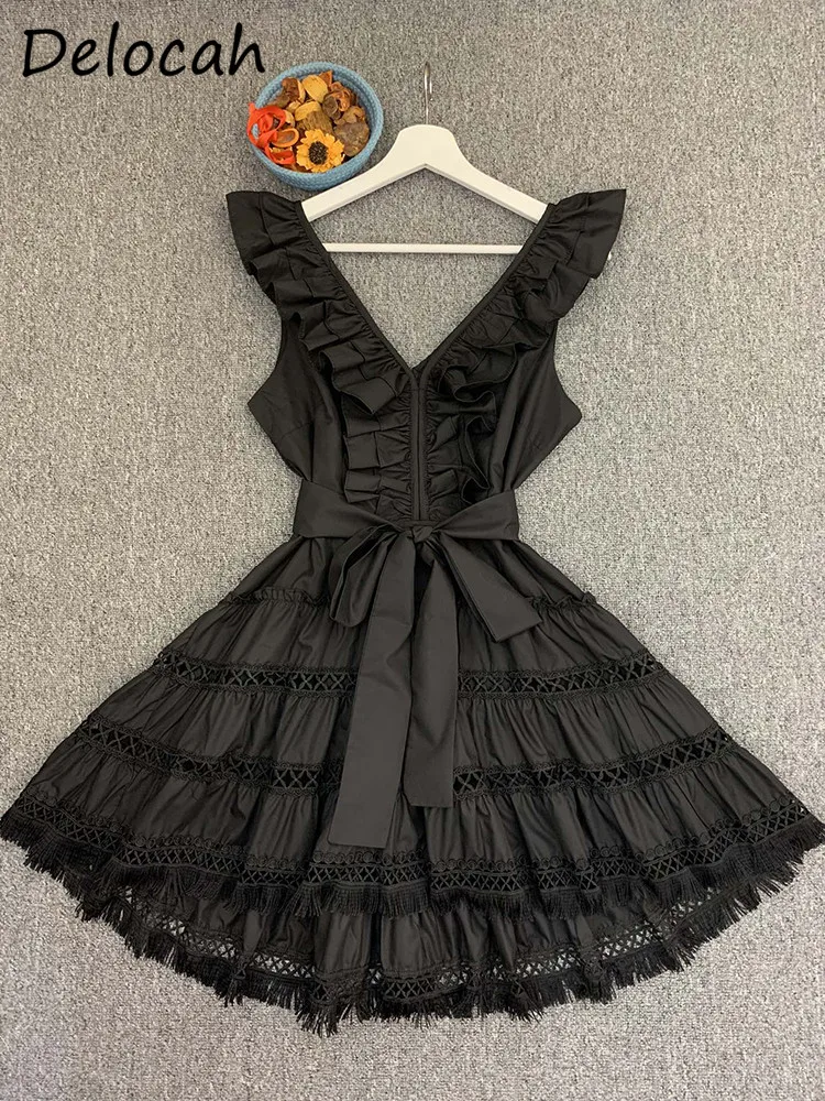 Delocah alta qualidade verão moda feminina designer preto sem mangas mini vestido sexy profundo decote em v plissado cinto oco para fora vestidos