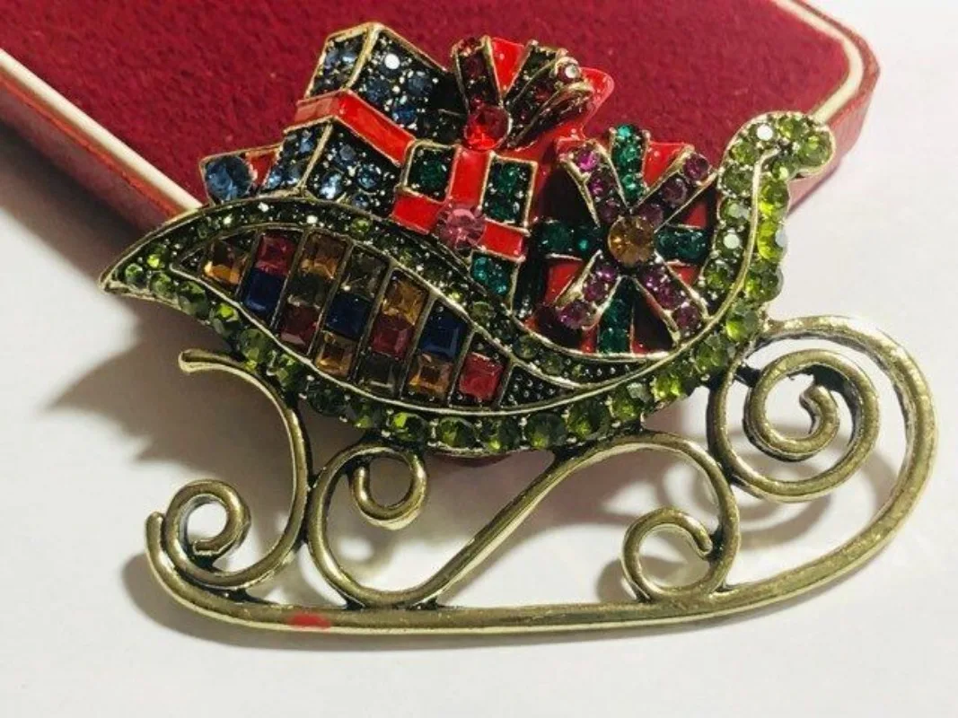 Vintage Luxury Brooch Sleigh Fine Gemstone Style Diamond Setting Collection Suitable for Party Suit Jacket Corsage Holiday Gift