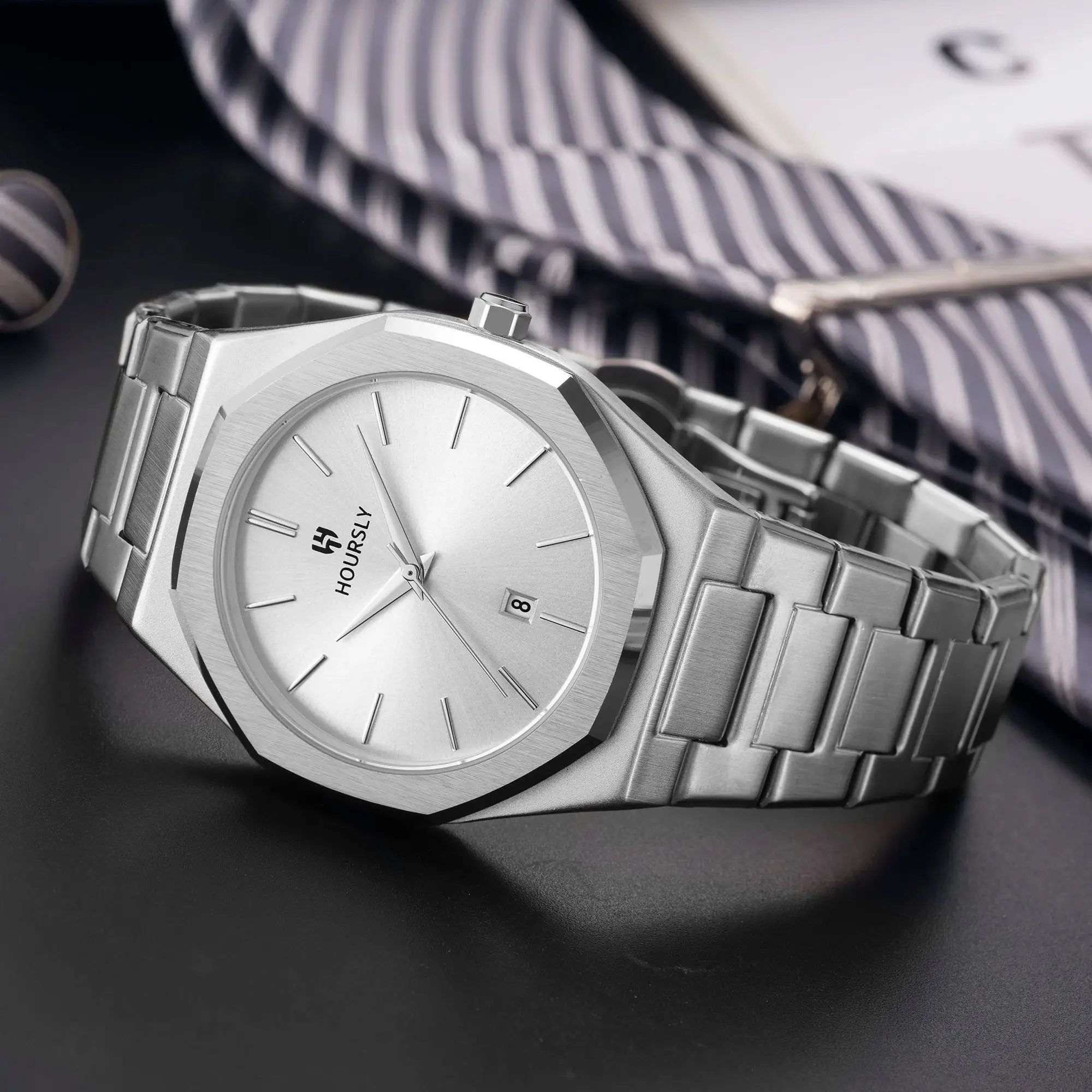 Luxury personalized men watch stainless steel strap waterproof circular calendar quartz clock simple line dial business fashion