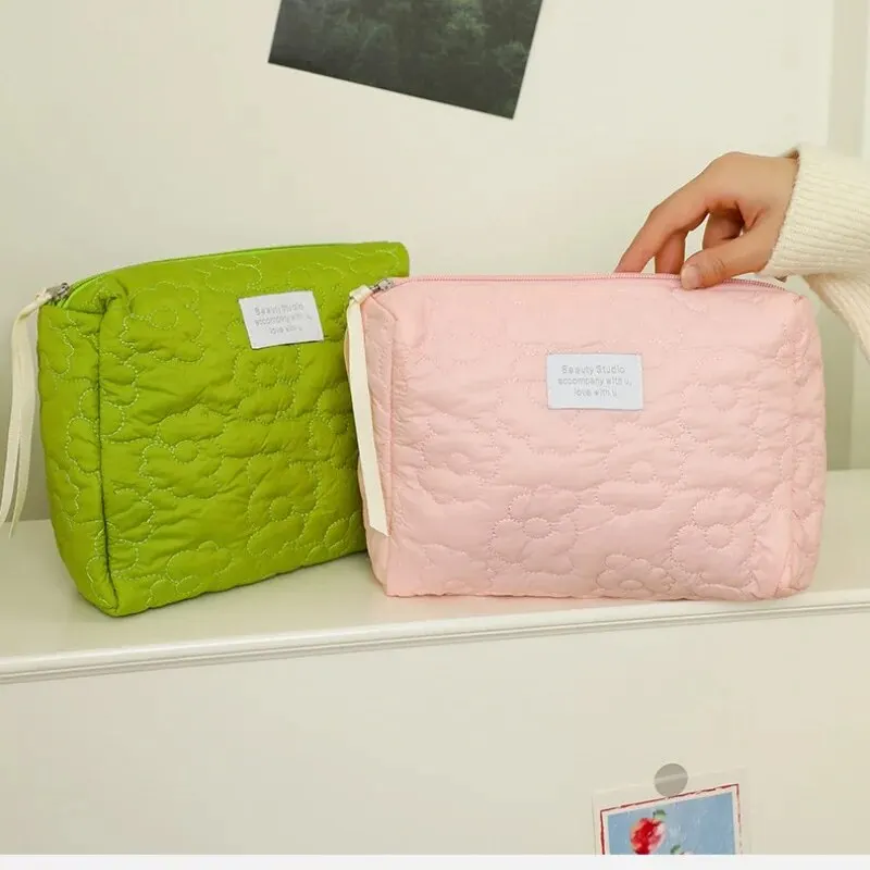 Embroidery Large-Capacity Cosmetic Bag Waterproof Portable Storage Bag Travel Makeup Pouch