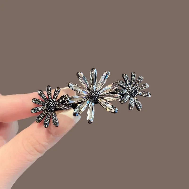 Korean Style Crystal Daisy Flower Hair Clip Spring Clip High-end Women's Back of Head Half-tied Hairpin Alloy Hair Accessories