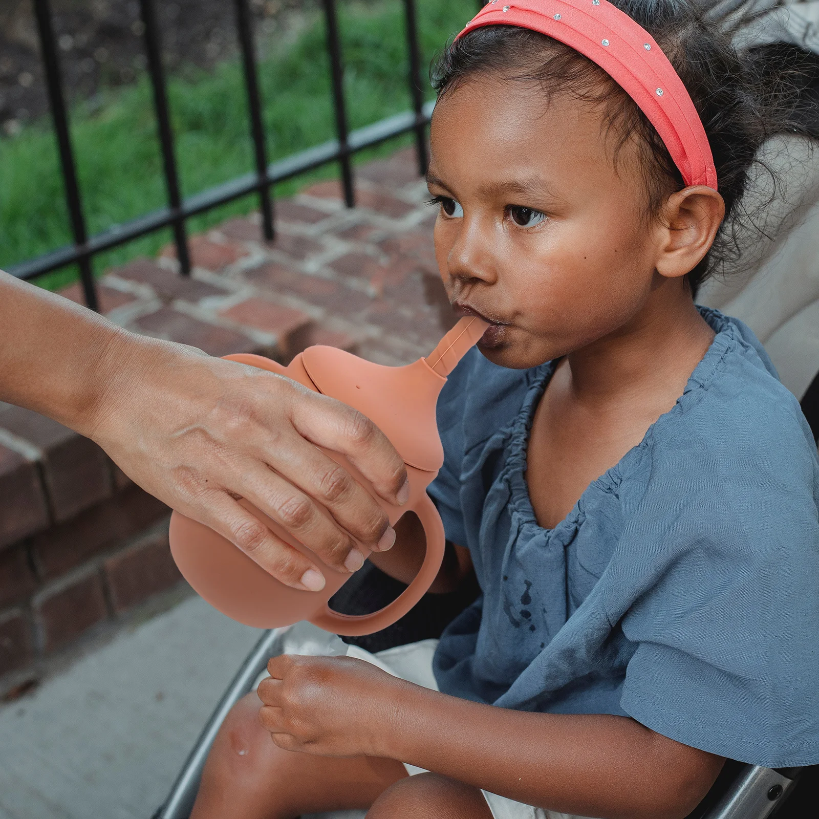 

Baby Straw Cup Leak-Proof Silicone Water Bottle with Comfortable Grip Handles Baby Drinking Cup Kid Water Bottle