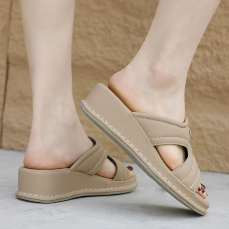 

Spring And Summer European Sandals For Women Comfortable Outside Slippers Large Size Casual Light Sweet Thick-Soled Slippers