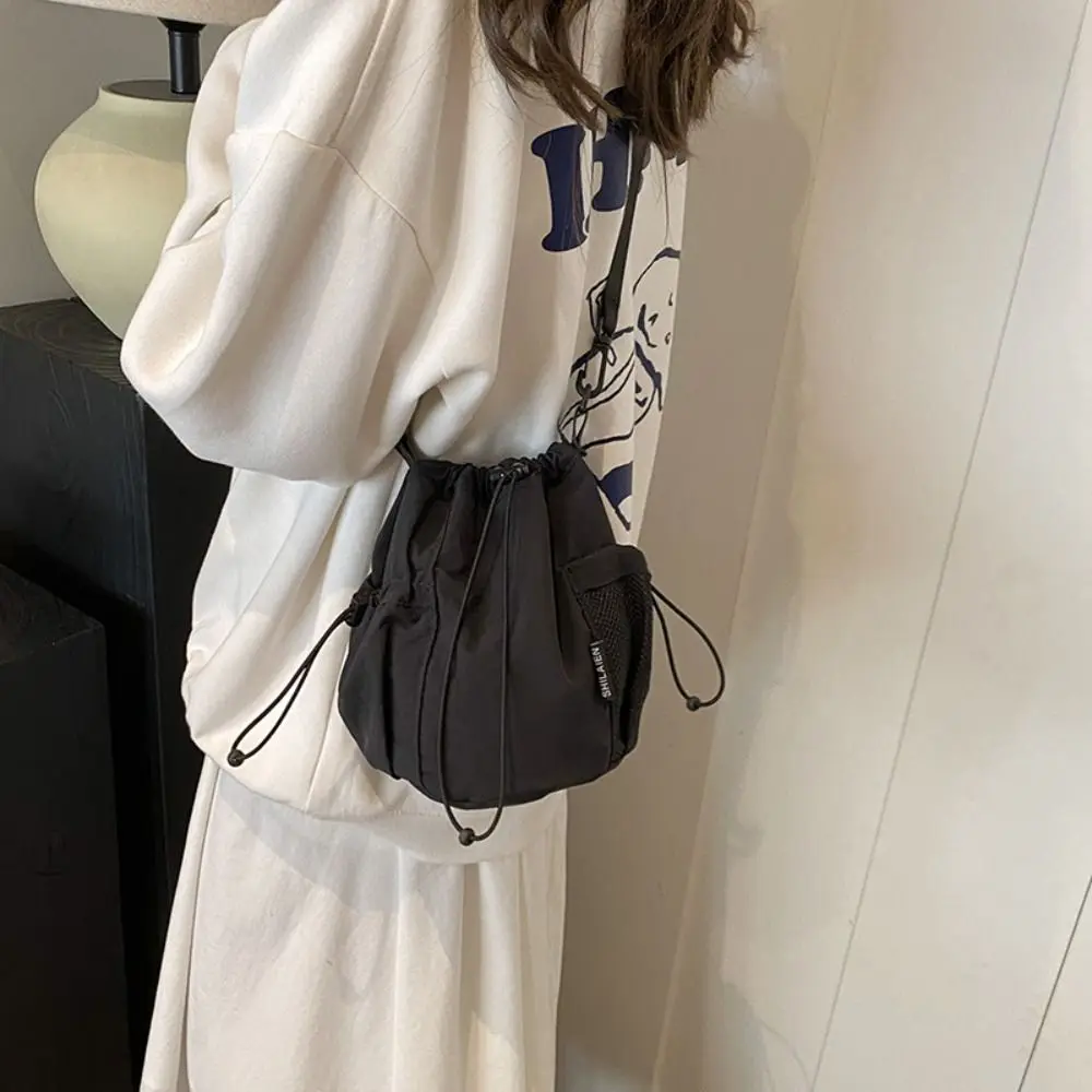 Korean Style Drawstring Bucket Bag Solid Color Wrinkle Nylon Crossbody Bag Adjustable Shoulder Strap Mesh Shoulder Bag Outdoor