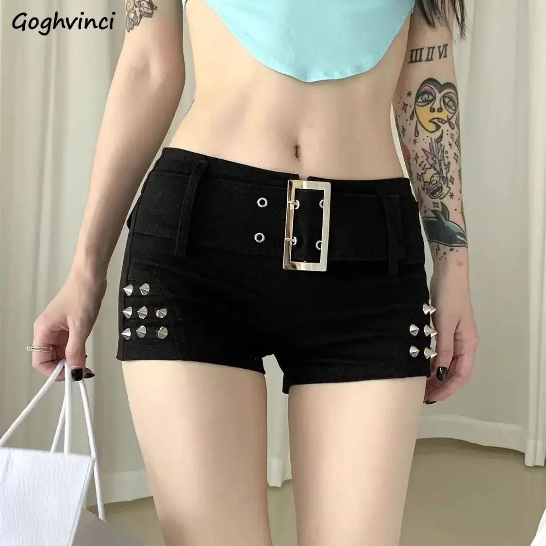 

Черные джинсовые шорты, женские сексуальные ремни с низкой талией, дизайн с заклепками, корейский стиль, уличная одежда для горячих девушек, прямые летние узкие эластичные шорты