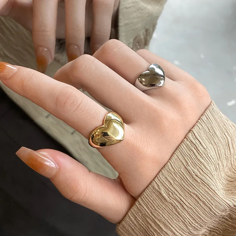 2026 Simple Glossy Finish Trend Creative New Love Heart Shaped Ring Light Luxury Metallic Texture Girls jewelry Couple