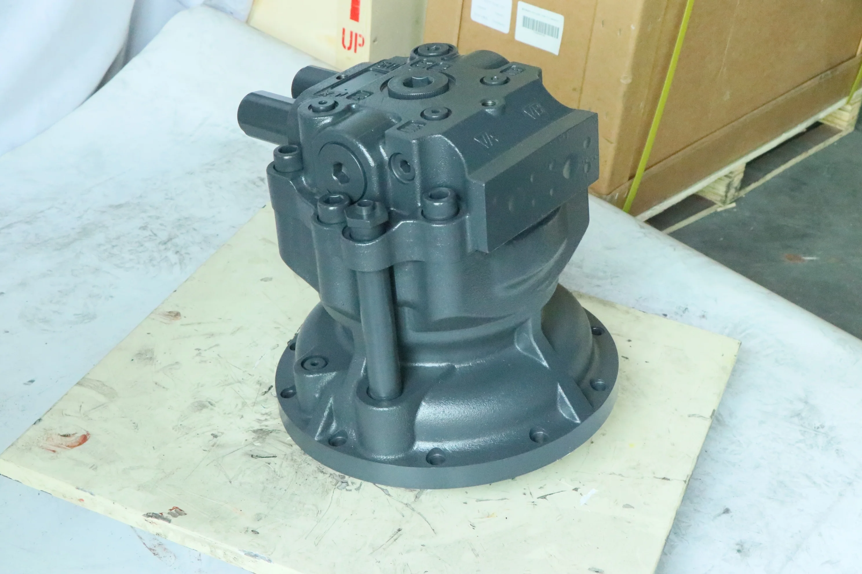 Excavator Swing Motor R220-9 Slewing Motor 31Q6-10131 39Q6-11100 for