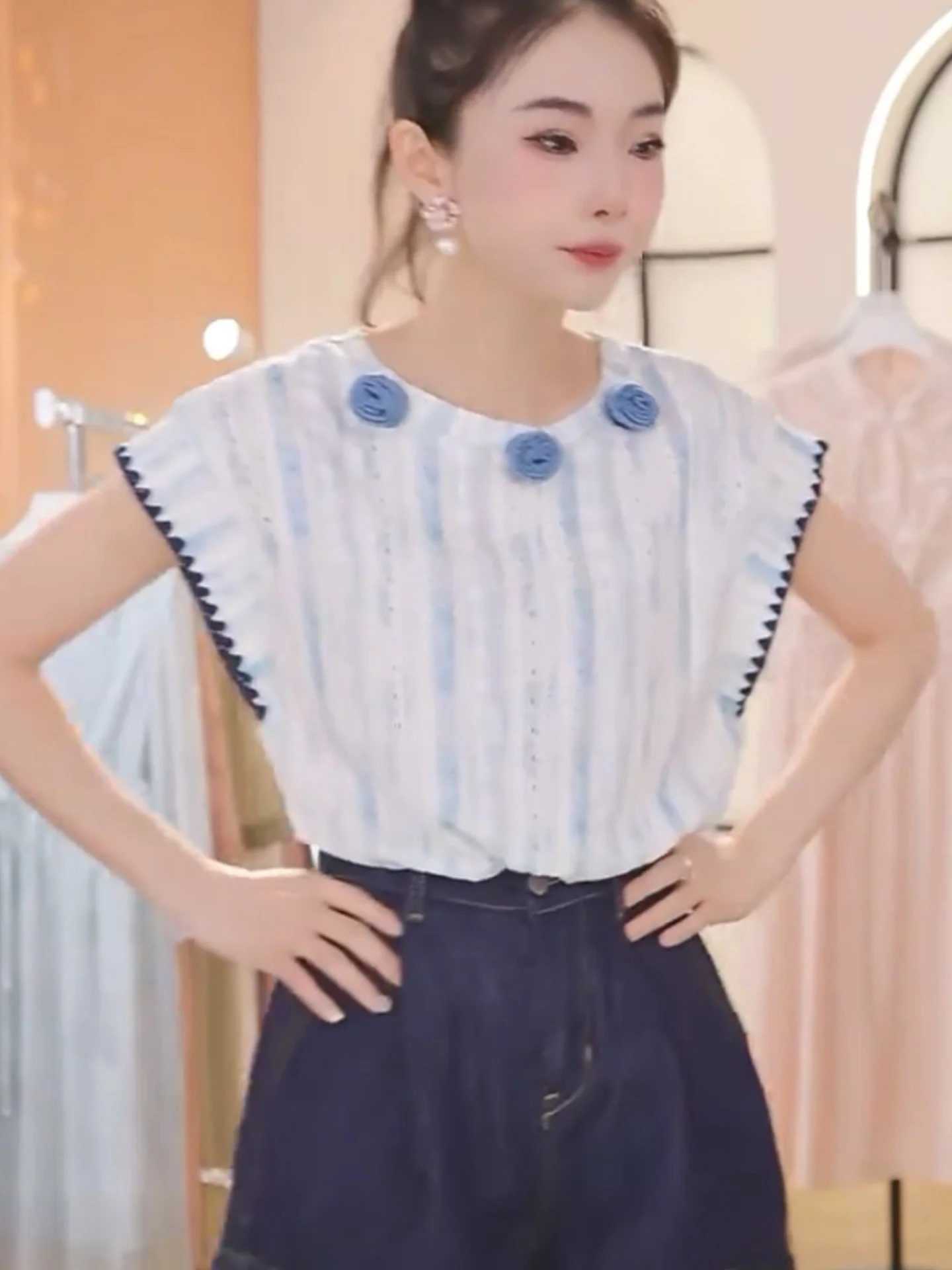 Hollow out round Ne irt Summer 2025 Color Blo 3D Flower Top Faionable ort Sve Anti-Aging Small irt Korean Sl...