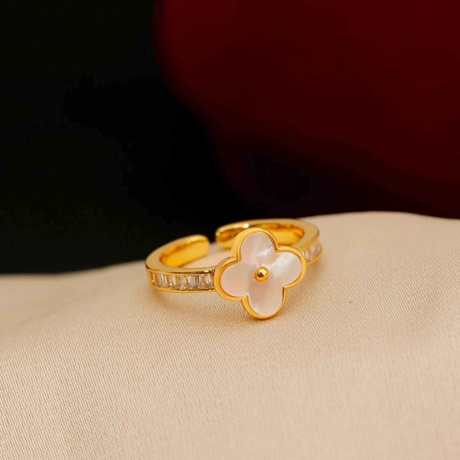 2024 New Personality Vintage Trendy Mother Shell Flowers Simple Geometric 16kCold Ring For Women Girls Party Jewelry Hotsale