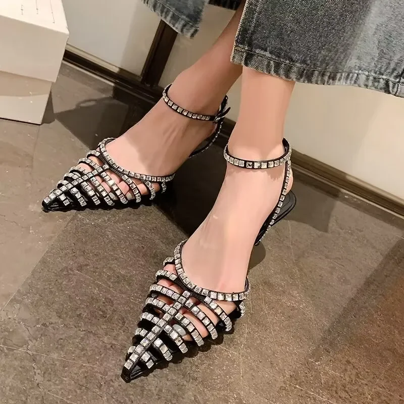 Footwear Rhinestones Sandals for Women Pointed Toe Ladies Shoes with Medium Heels Summer 2024 Diamond Sexy Black Designer Luxury