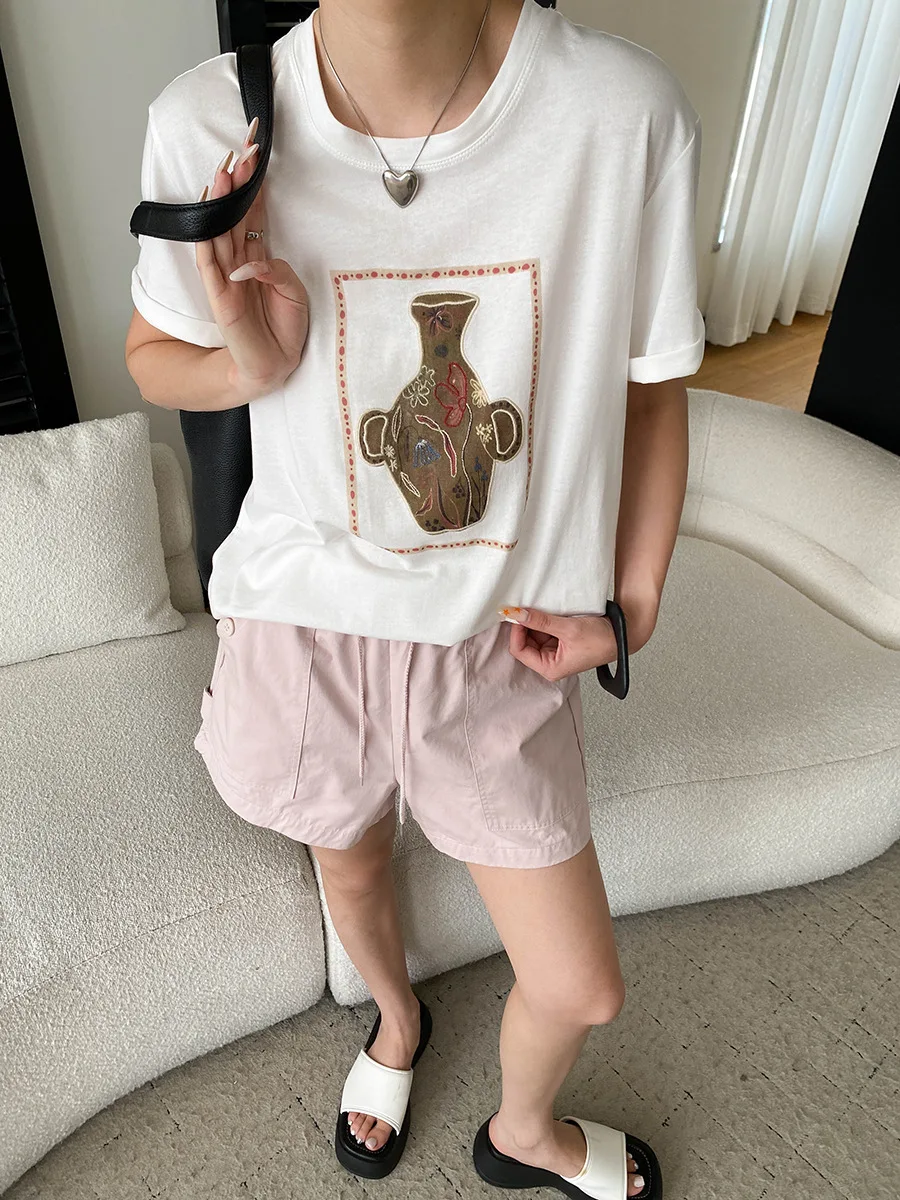 Sommerliches Damen-T-Shirt in einfarbigem Retro-Stil mit Vase-Stickerei, Rundhalsausschnitt, lockerer, schlank machender, vielseitiger Schnitt und kurzen Ärmeln. – Detail 18
