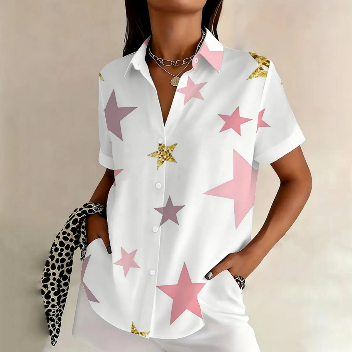 

Простая и стильная женская летняя рубашка с короткими рукавами и принтом звезд, модный и повседневный универсальный топ на каждый день.