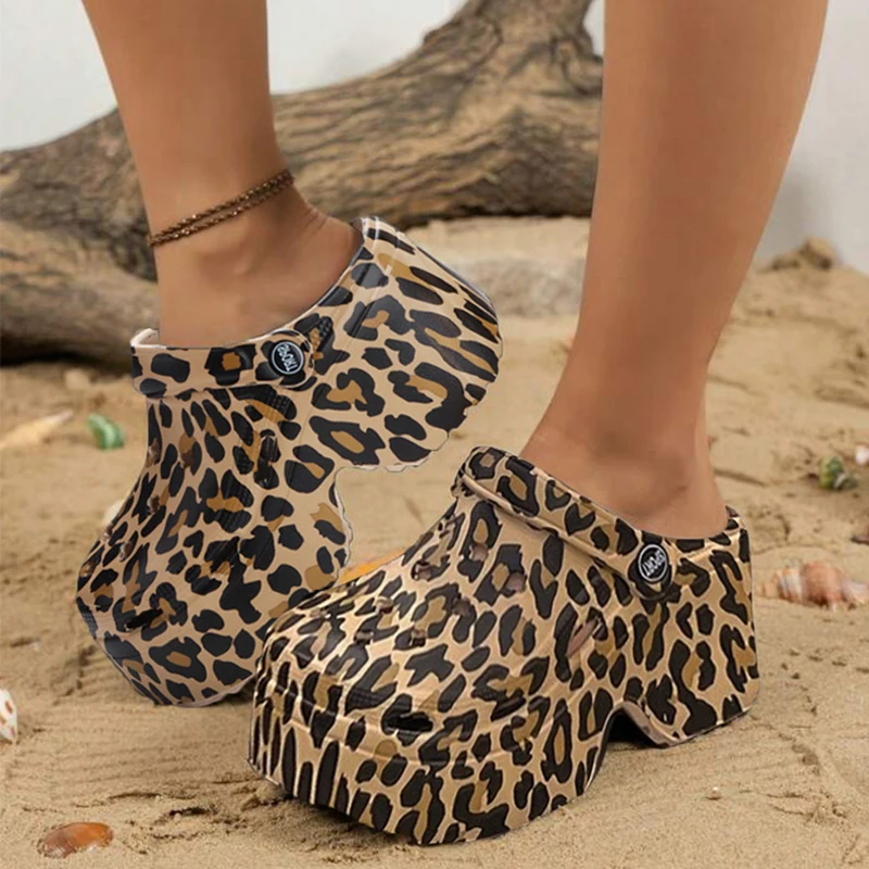 Zuecos de plataforma de leopardo para mujer, Sandalias de tacón alto grueso con punta cerrada, toboganes de playa para la calle, zapatillas de moda