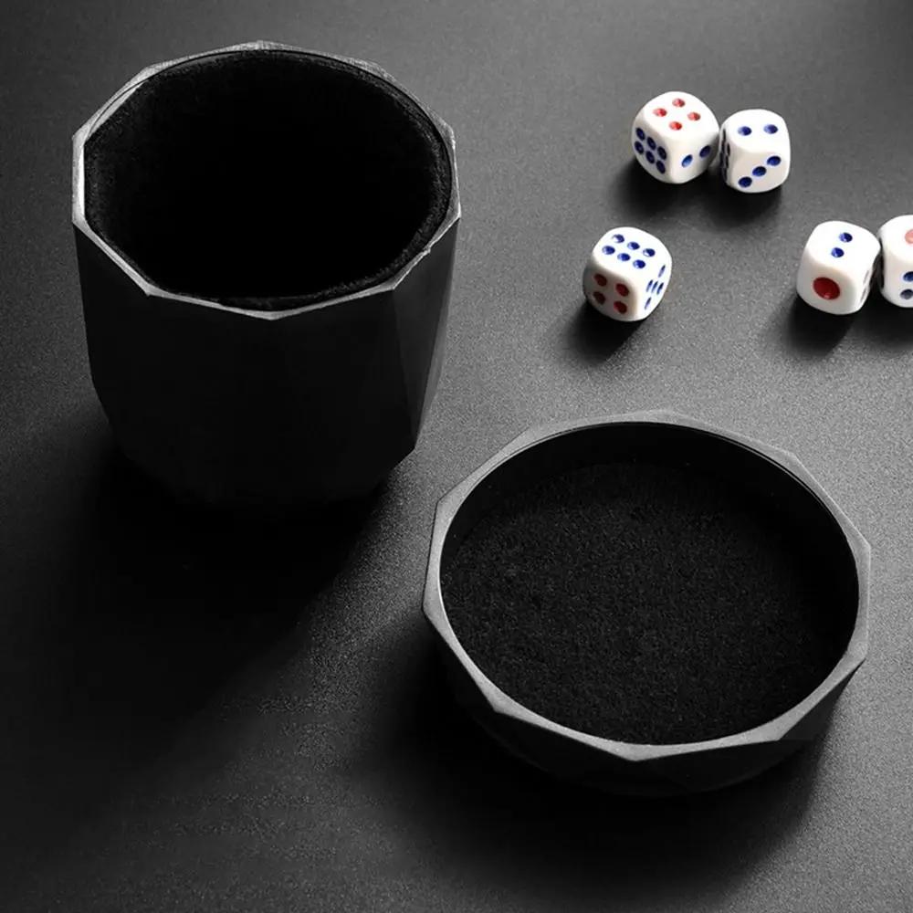 

1 шт., фланелевая подкладка, чашка для игральных костей, прочный бесшумный пластиковый контейнер для игральных костей, удобные стабильные игральные кости с ощущением рук, игровые принадлежности