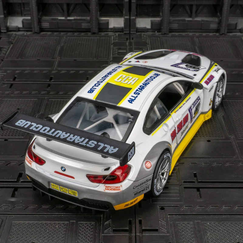 1:24 BMW M6 GT3 سباق السيارات عالية محاكاة دييكاست سبيكة معدنية نموذج سيارة ضوء الصوت التراجع جمع الاطفال لعبة الهدايا