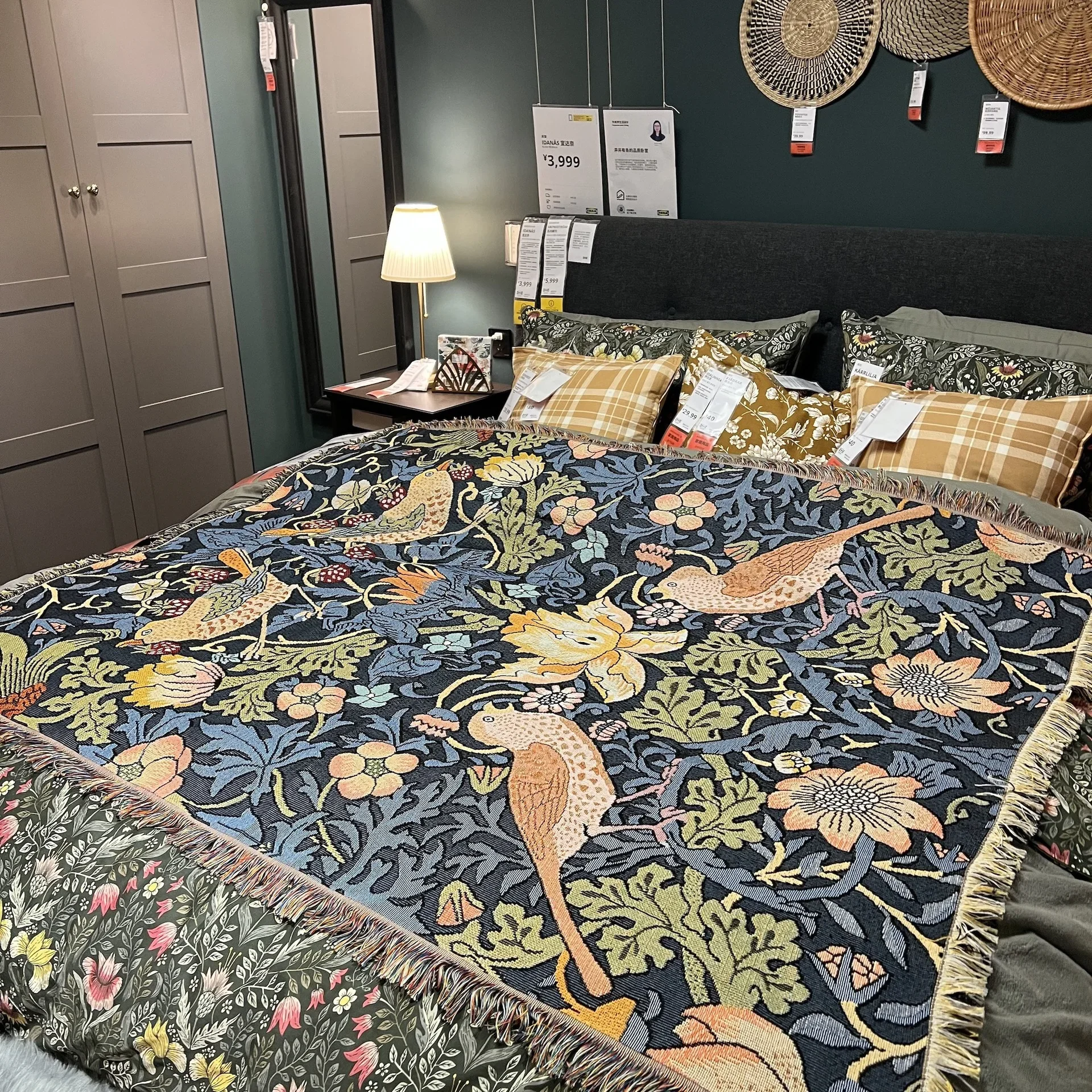 Rural Convertible Sofa Blanket Fluffy Decorative Pattern Art Birds and Flowers Painting Quilt Floor Strawberry Bed Thief Carpet