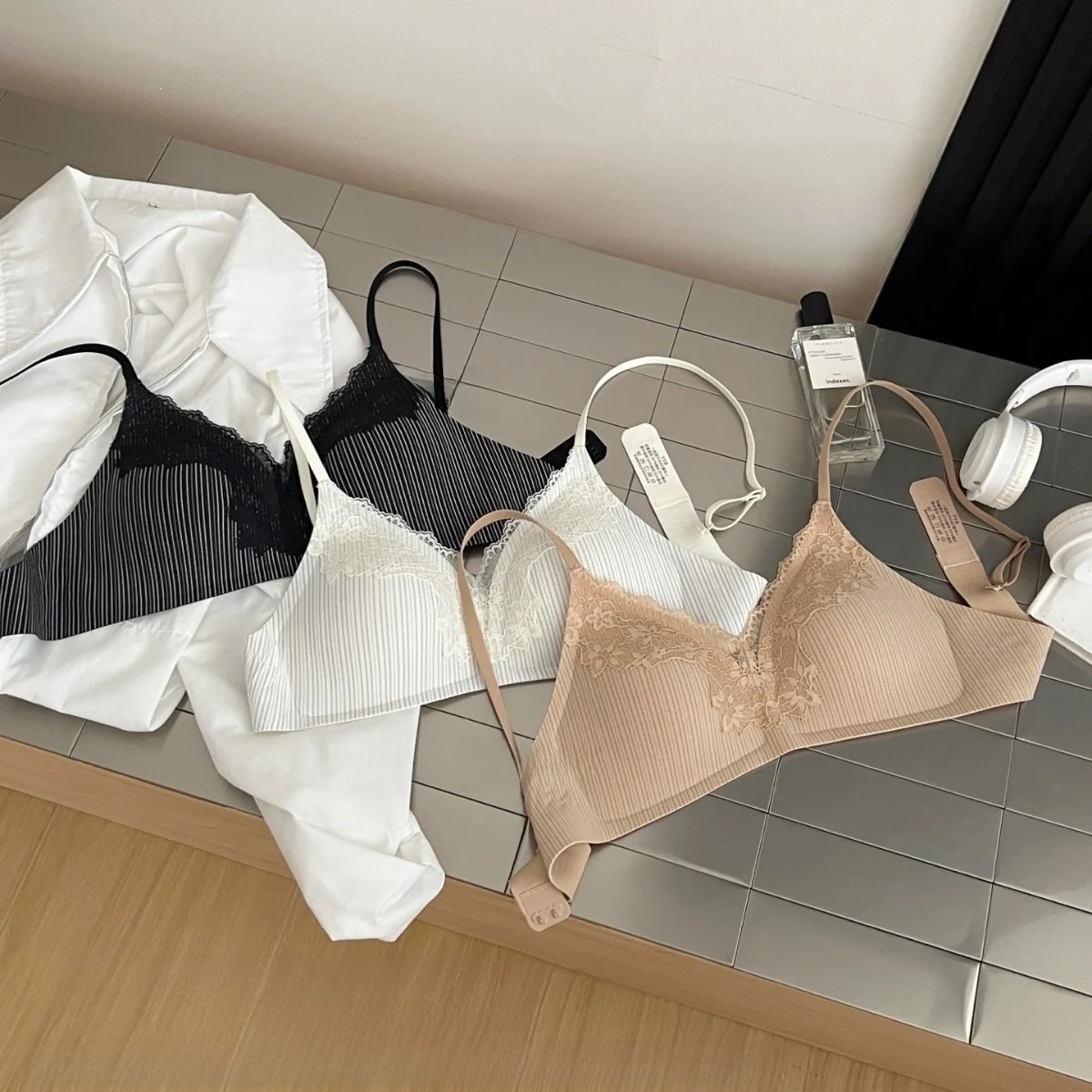 KUCLUT Style Seamless Comfortable Women's Bra Gathered Anti-Sagging Side Breast Collection Triangle Cup Underwear Nylon Fabric