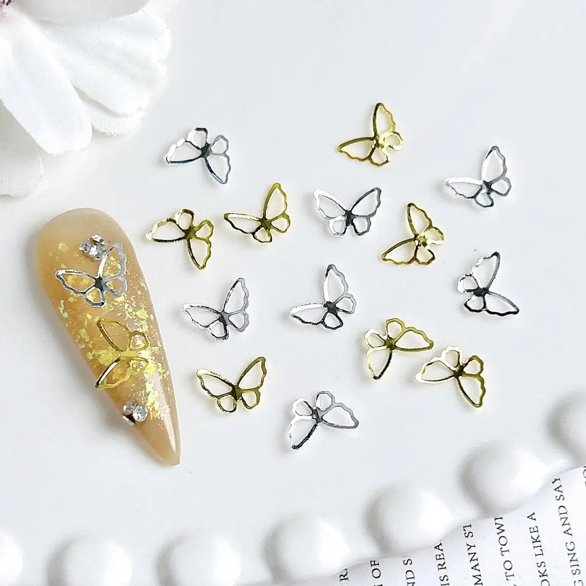 60 pçs novo criativo fino borboleta prego encantos luz luxo oco borboleta decorações da arte do prego diy estilo francês peças de unhas