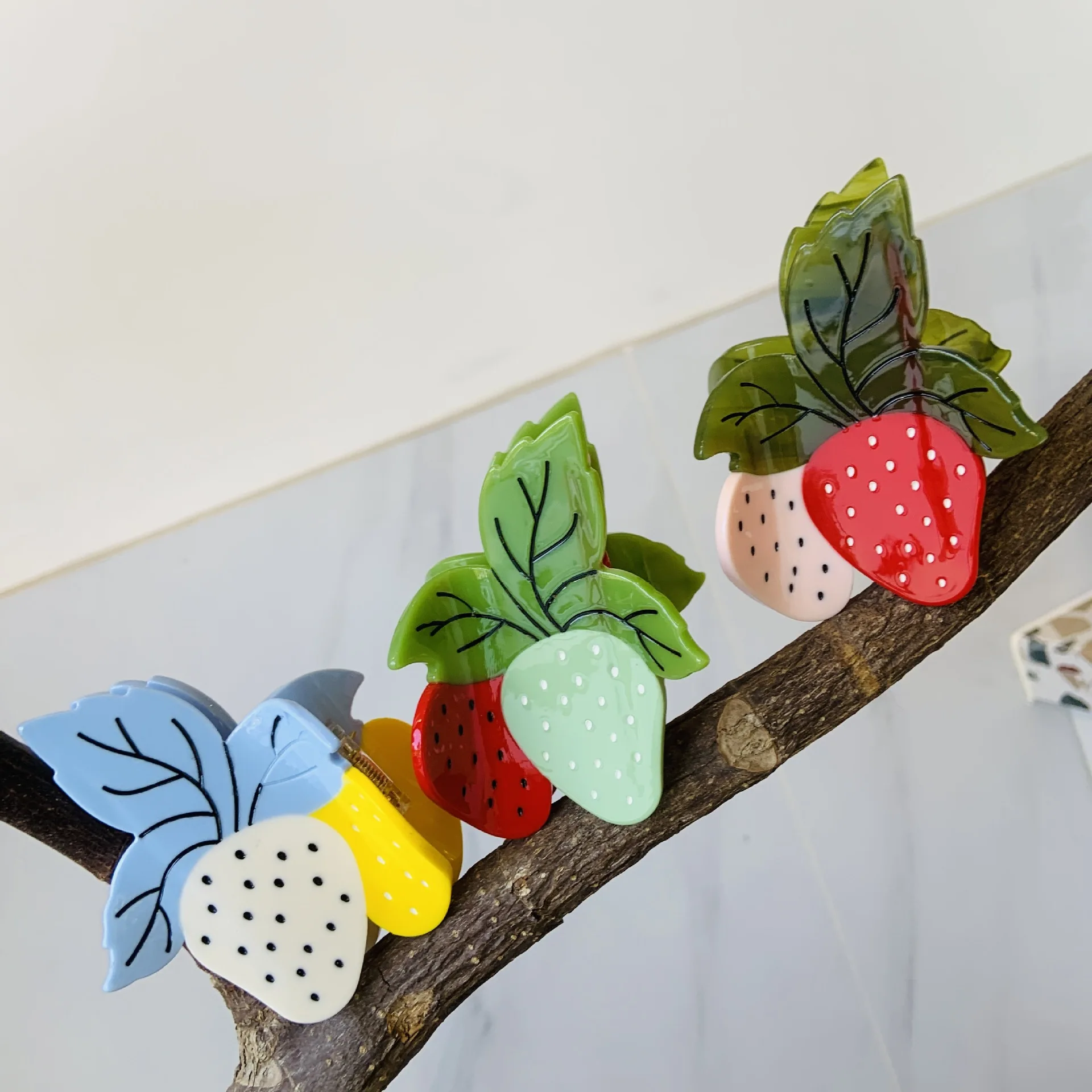 YHJ New Green Leaf Strawberry Hair Claw Fresh Fruits Design Hair Claw Clips Hair Accessories for Women for Women Girls