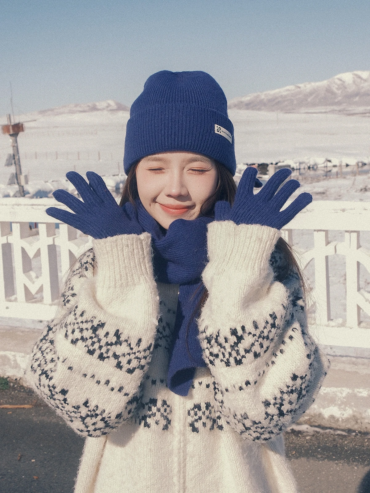 クラインブルー厚手ウールニット帽子スカーフ手袋セット女性用冬暖かい防寒3点セットカジュアルスタイル