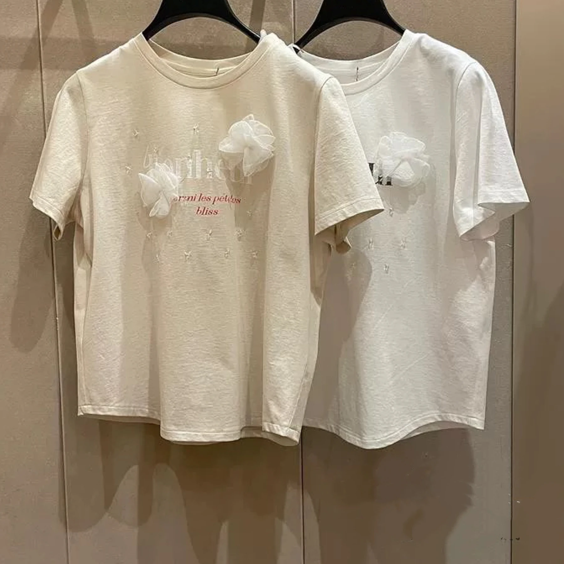 

Korean Single L*NVN Spring 2025 Casual round Ne Letter Print 3D Flower Embellied Versatile ort Sve T-irt Cotton 00%