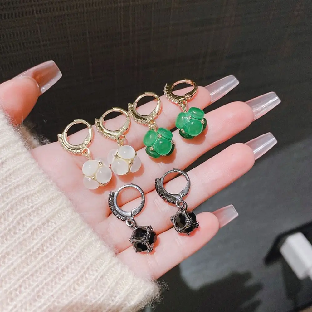 Light Luxury Cat Eye Stone Ear Buckle Temperament Fashion Hydrangea Stud Earring Personality Niche Design Sense Flower Ear Stud