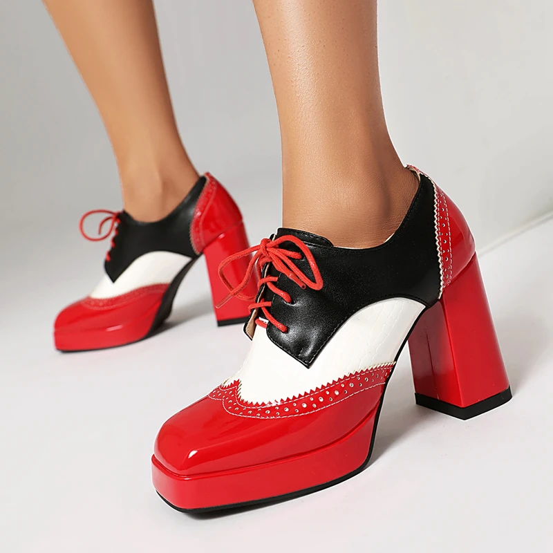 

Туфли-оксфорды разных цветов в британском стиле в стиле пэчворк, женские туфли-лодочки из искусственной кожи с квадратной головкой и перекрестной завязкой на платформе, вечерние туфли на массивном высоком каблуке