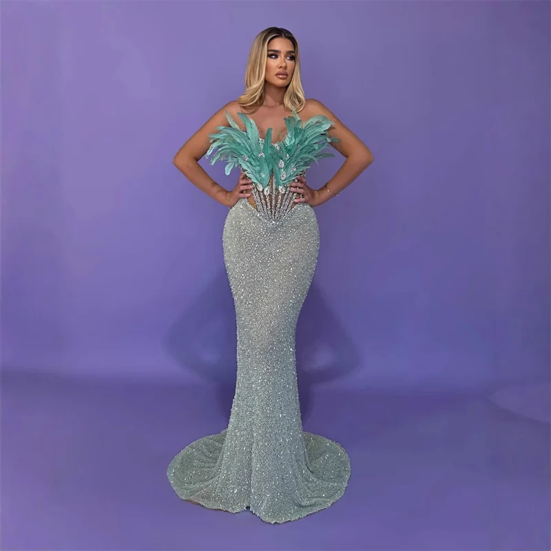 Abito da sera di fascia alta con paillettes blu menta trasparente sexy di lusso con strass di piume di nuovo arrivo