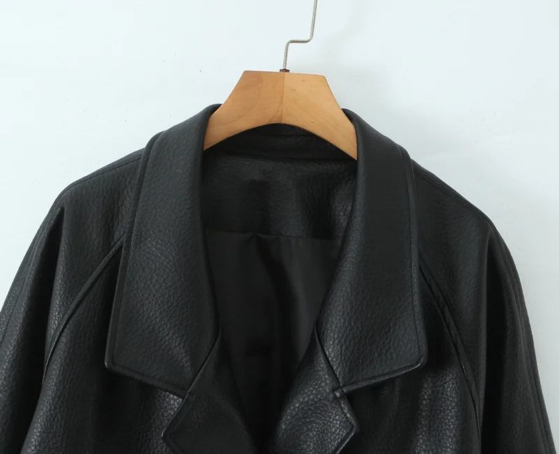 เสื้อแจ็คเก็ตหนัง PU สไตล์มินิมอลวินเทจแบบกระดุมสองแถวสำหรับผู้หญิง แบรนด์ Maxdutti เหมาะสำหรับใส่ขี่มอเตอร์ไซค์และเป็นเสื้อคลุมกันหนาว