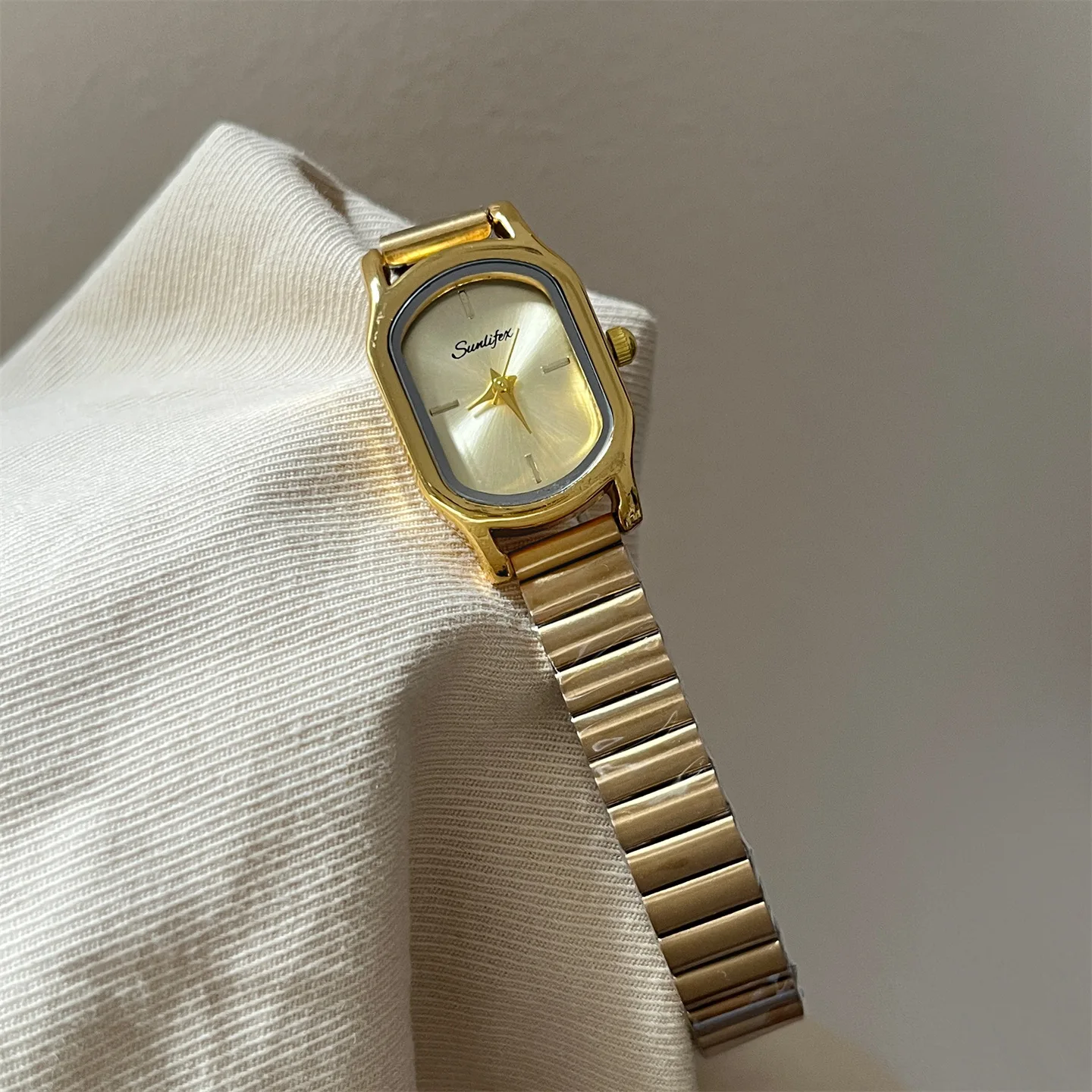 

New Women'S Watch With Leather Strap Simple, Retro Light Luxury, Small And Fashionable. Suitable For Women. Women'S Accessories.