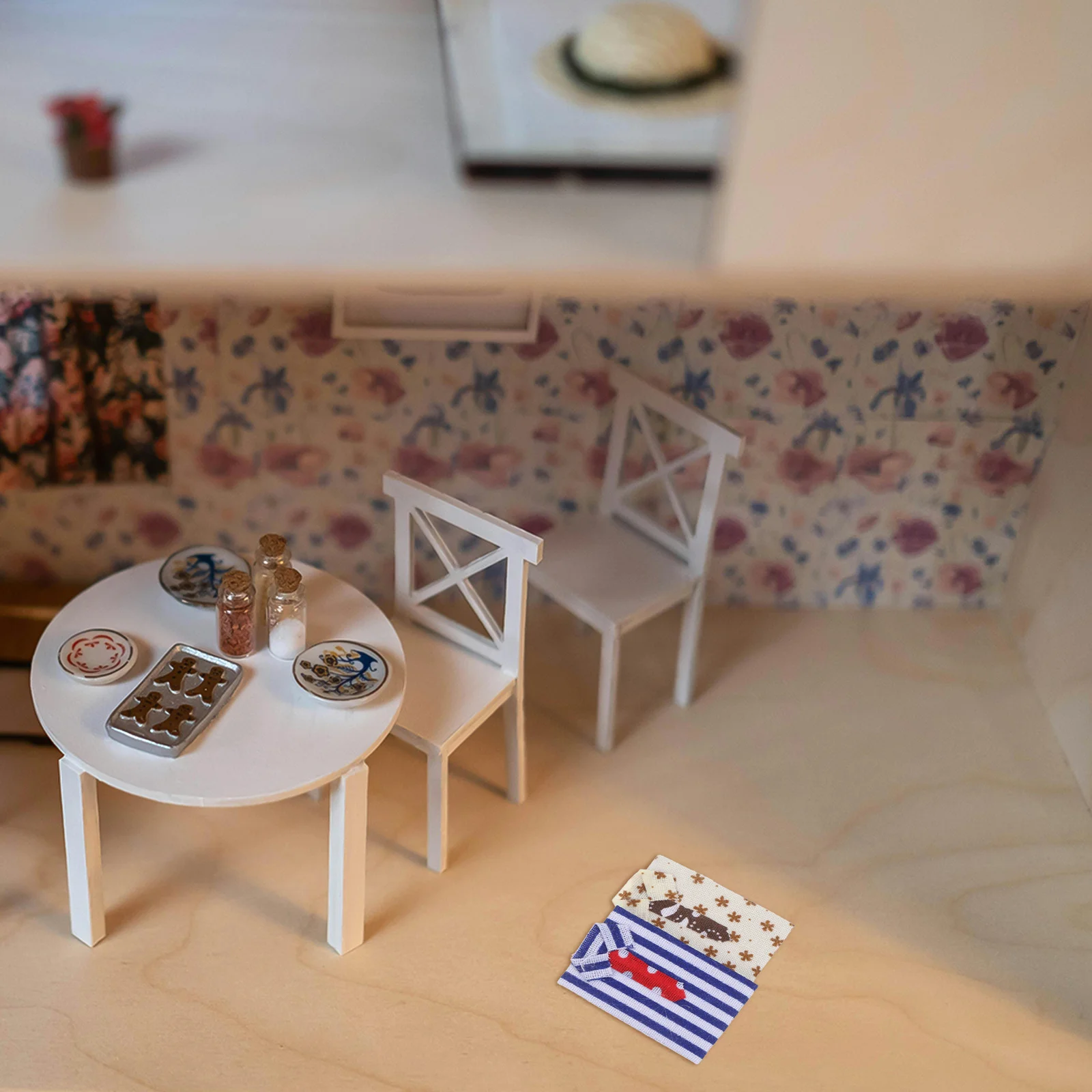 

2Pcs Miniature Shirt Realistic Lightweight Fabric 1:12 Scale for Dollhouse Diorama Accessories Collectors