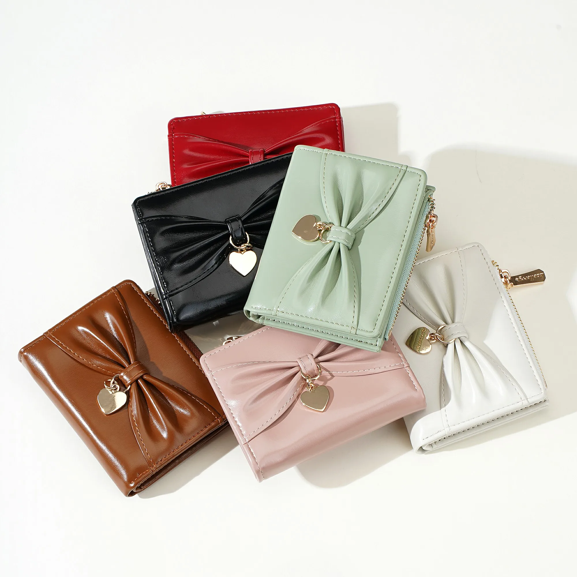 1 Stück Damen-Mini-Geldbörse mit Schleifenmuster, tragbare Münztasche in Herzform, leichte Taschen-Geldbörse für Reisen und Urlaub, einfarbige, minimalistische Kartenhülle, süße Geldbörse in Dopamin-Farben für Mädchen, das perfekte Geschenk für Mädchen. – Detail 18