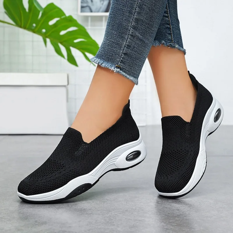 Zapatos vulcanizados de talla grande para mujer, zapatillas informales de malla ligera con punta redonda, a la moda, 2024