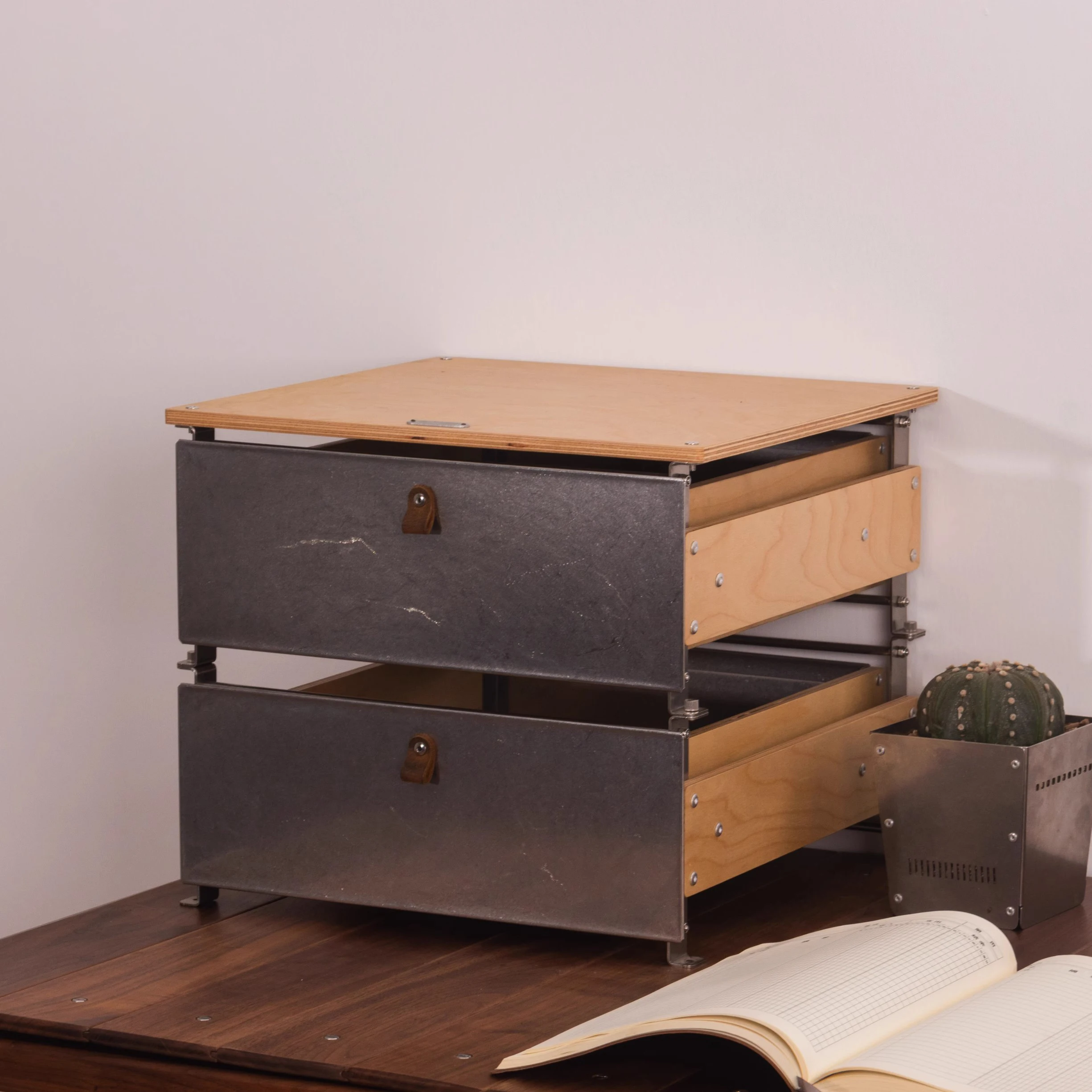 Retro-Style Home Storage Cabinets Metal Frame Bedroom Bedside table  Book Storage Creative Art Decoration Wooden Drawer Cabinet